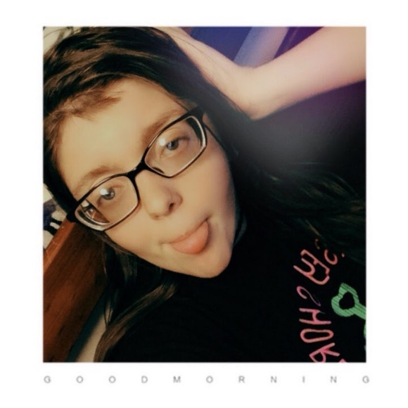 Meet your Posher, Emelia - Picture 1 of 1